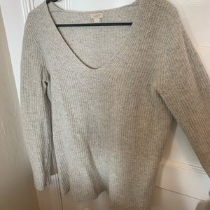 J CREW GRAY V-NECK SWEATER